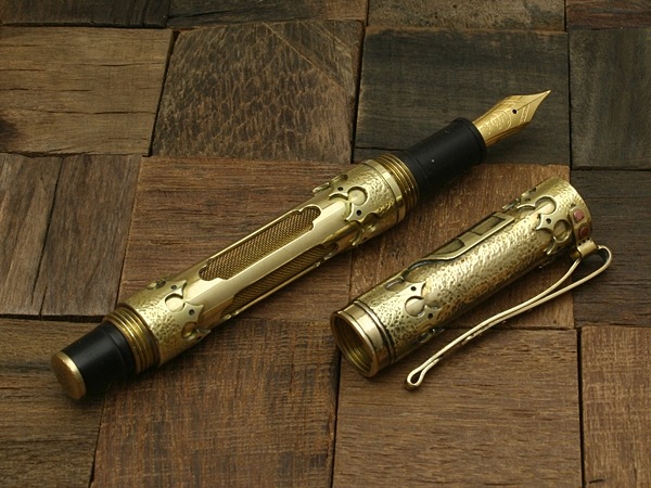 Custom steampunk fountain pen by Vasilef Eftim